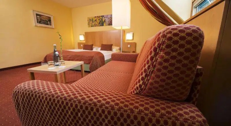 PARK INN BY RADISSON UNO CITY VIENNA