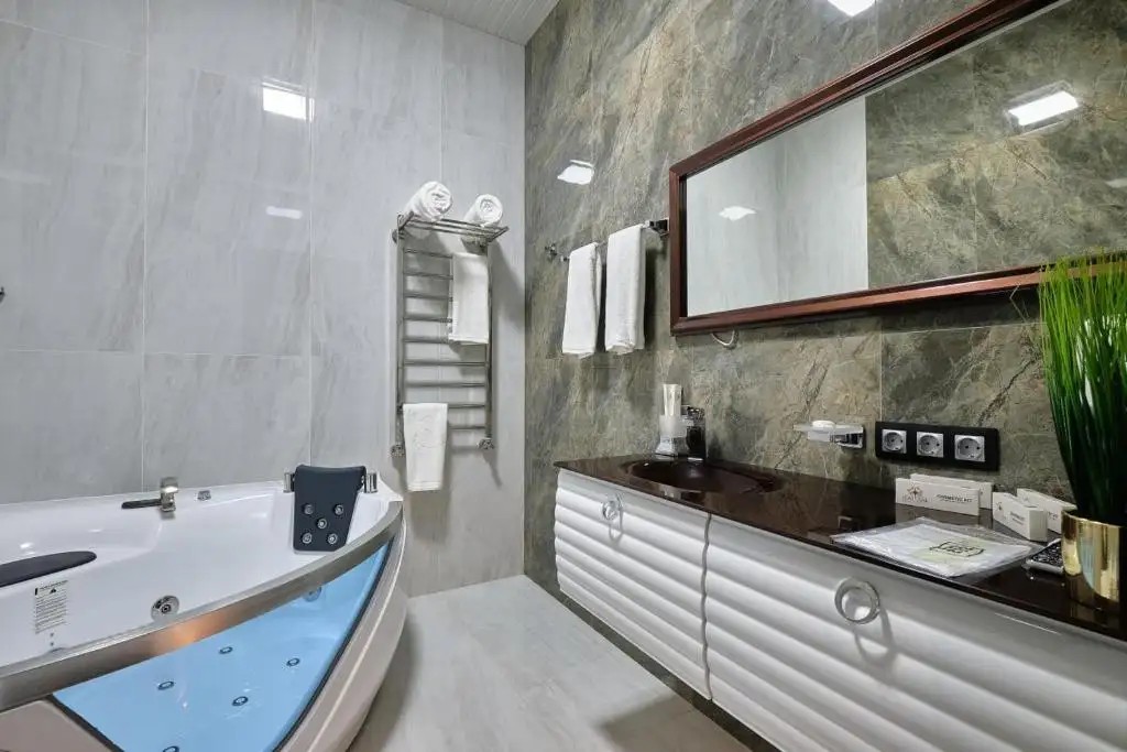 EAST STAR HOTEL