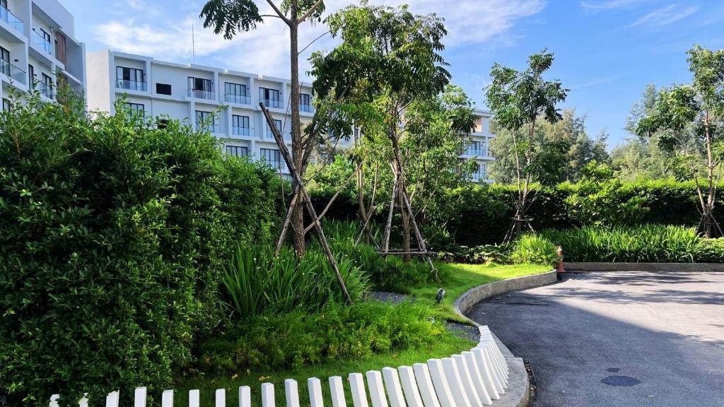 LAYA SUITES & RESIDENCES
