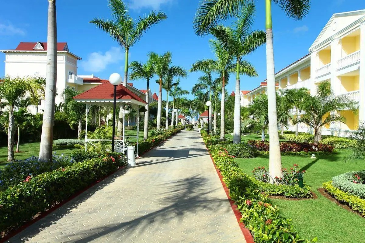 LUXURY BAHIA PRINCIPE BOUGANVILLE