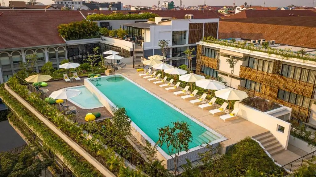 THE AVIARY HOTEL