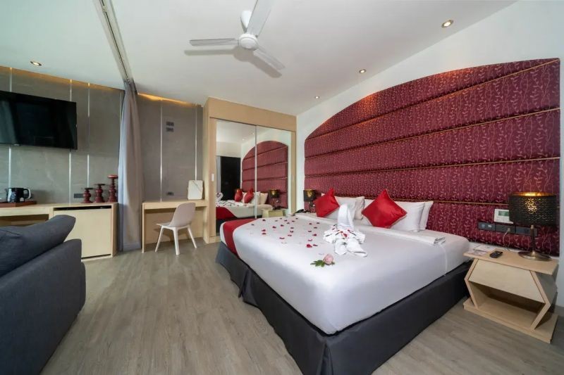 standard jacuzzi suite