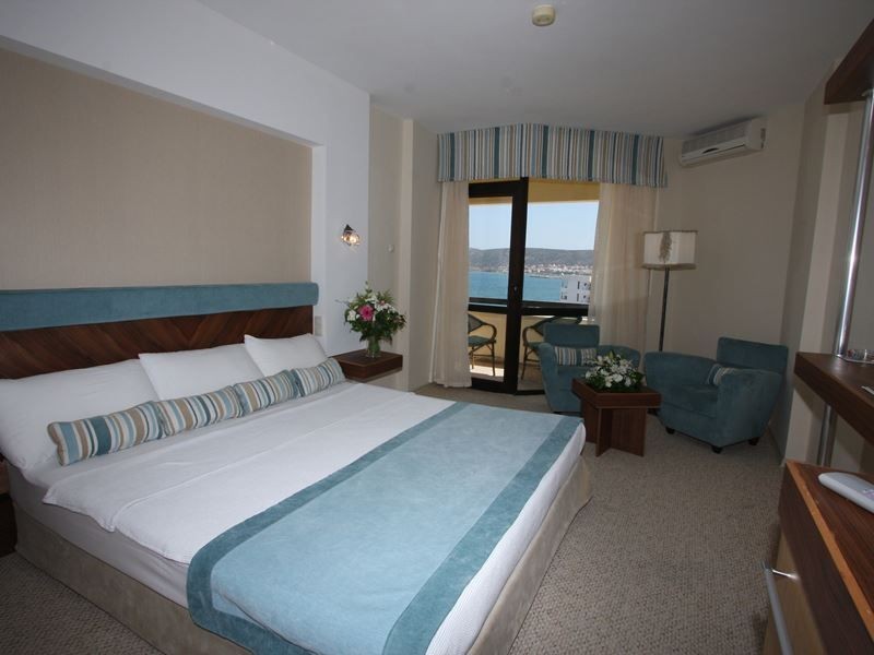 standard side sea view balcony