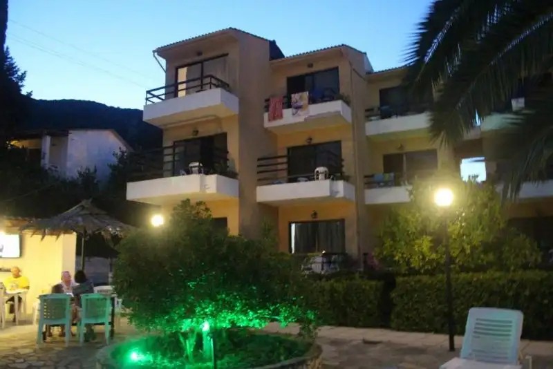 LE MIRAGE