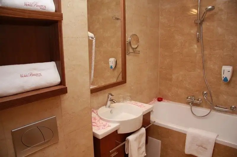 THE THREE CORNERS HOTEL BRISTOL