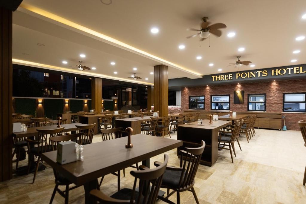 THREE POINTS HOTEL