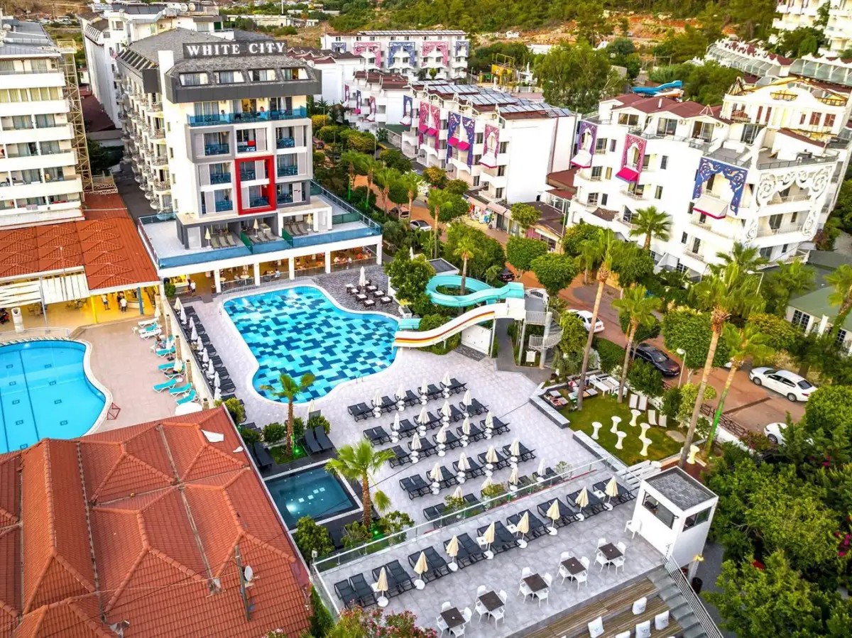 WHITE CITY BEACH ADULTS ONLY 16+