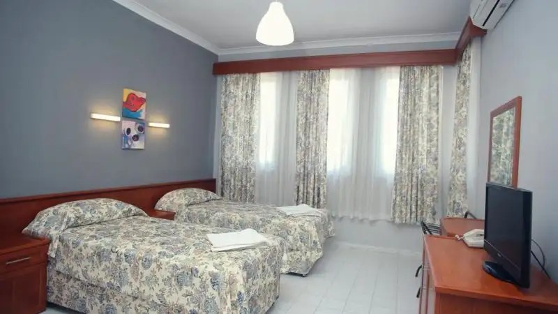 THE S APARTS & SUITES HOTEL