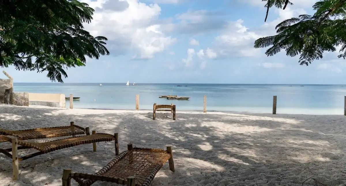 BEACH BABY LODGE