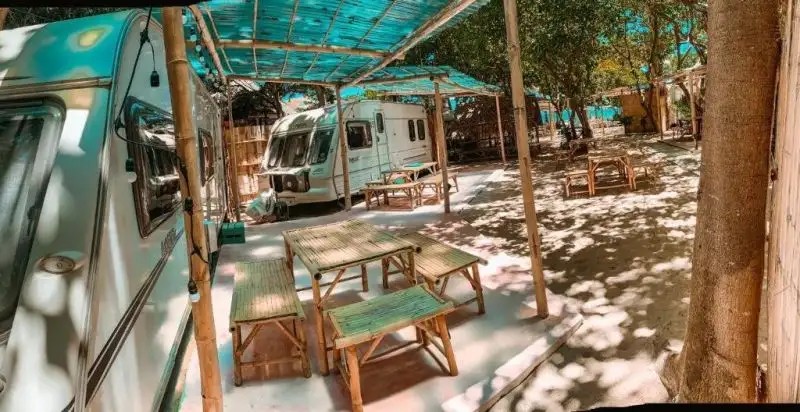 BEACH HOUSE CAMP