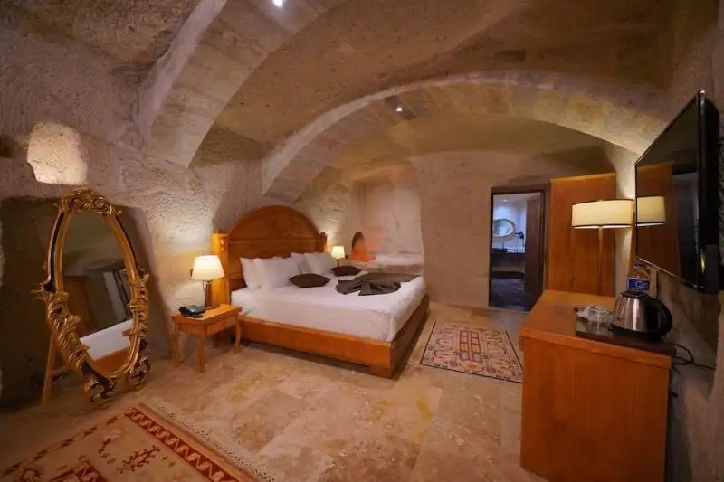 SECRET HILL CAVE SUITES