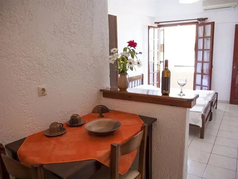 THANIA SEASIDE LUXURY SMOTEL (EX. THANIA STUDIOS APT)
