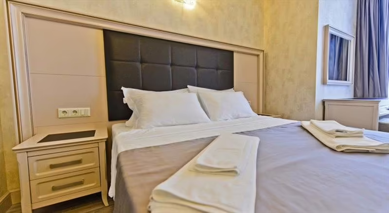 HOTEL 19