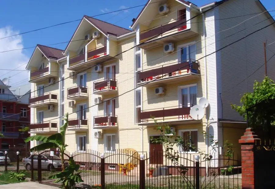 ЛЕТО ЛАЗАРЕВСКОЕ