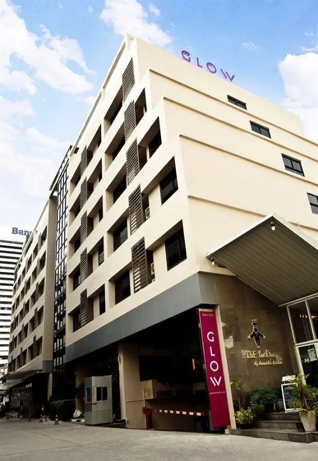 GLOW TRINITY SILOM