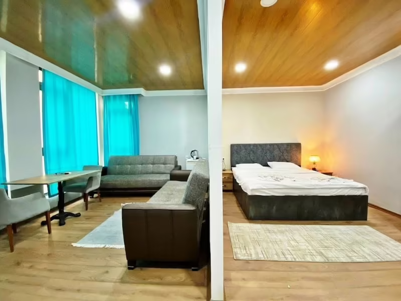 BIG LIFE SUIT HOTEL