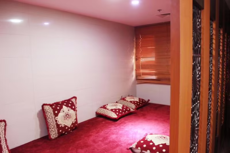 MONTREAL NAIF HOTEL