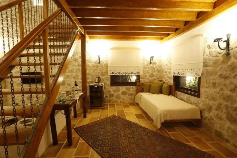 MANDARIN & MANGO BOUTIQUE HOTEL