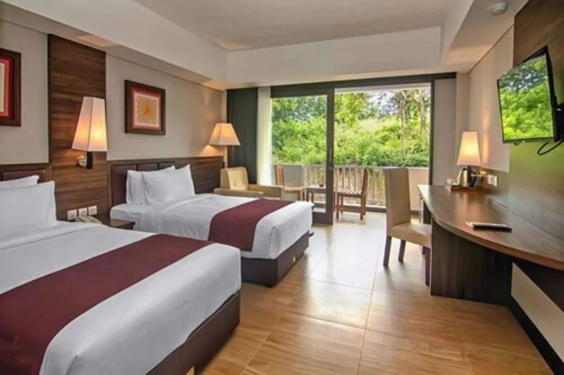 deluxe balcony with bathtub