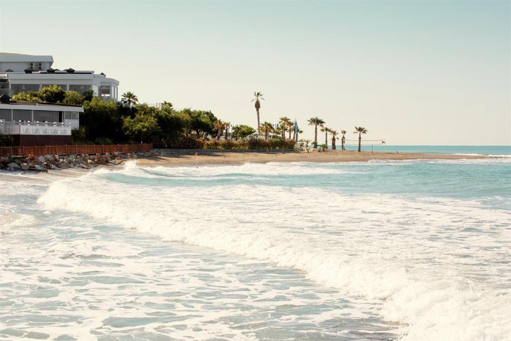 FLORA GARDEN BEACH ADULTS ONLY 16+