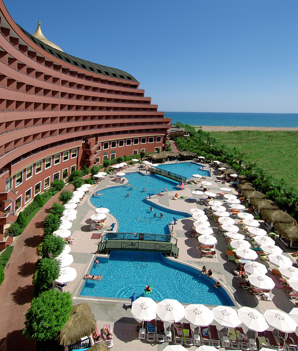 DELPHIN PALACE DELUXE COLLECTION
