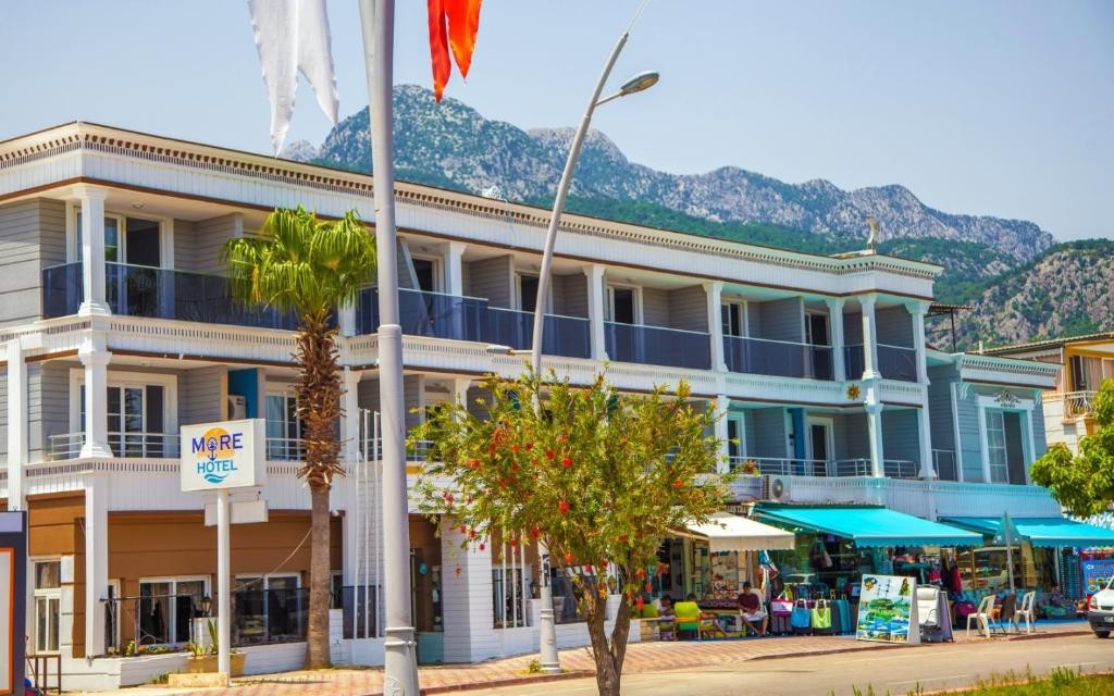 MORE HOTEL