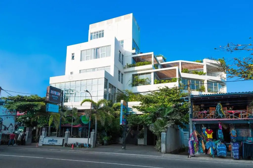 REFRESH HOTEL HIKKADUWA