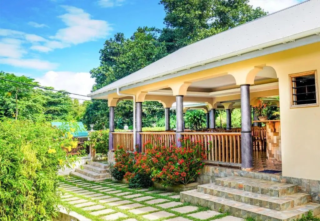 BERNIQUE GUEST HOUSE