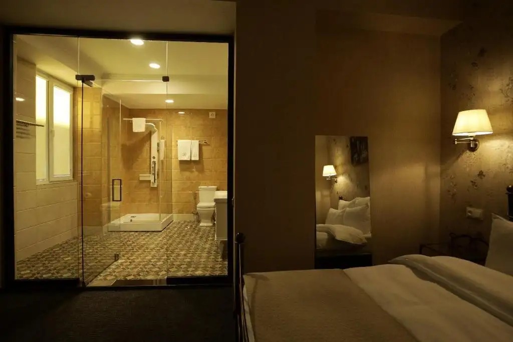 REDLINE HOTEL