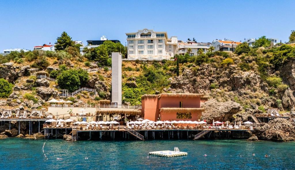 MASSIMO HOTEL (EX. LA BOUTIQUE ADULTS ONLY 16+)