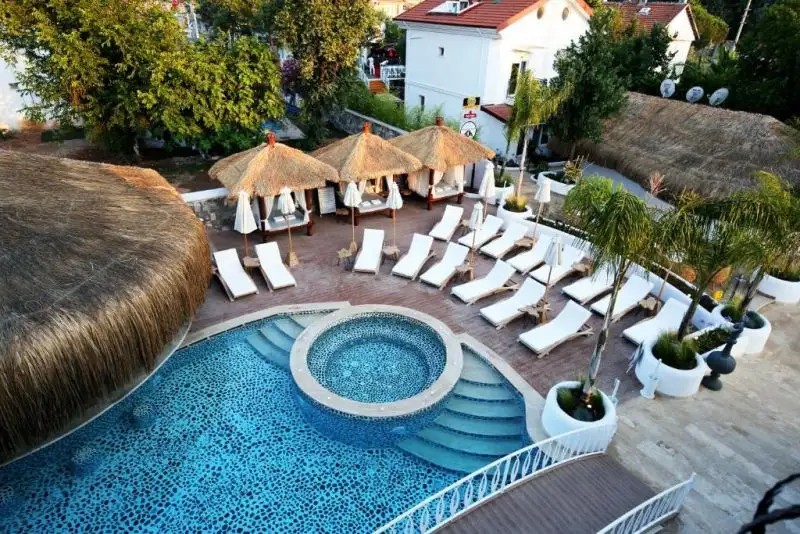PINEHILL HOTEL & SUITES