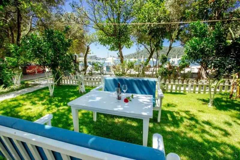 LAGOON BOUTIQUE HOTEL 