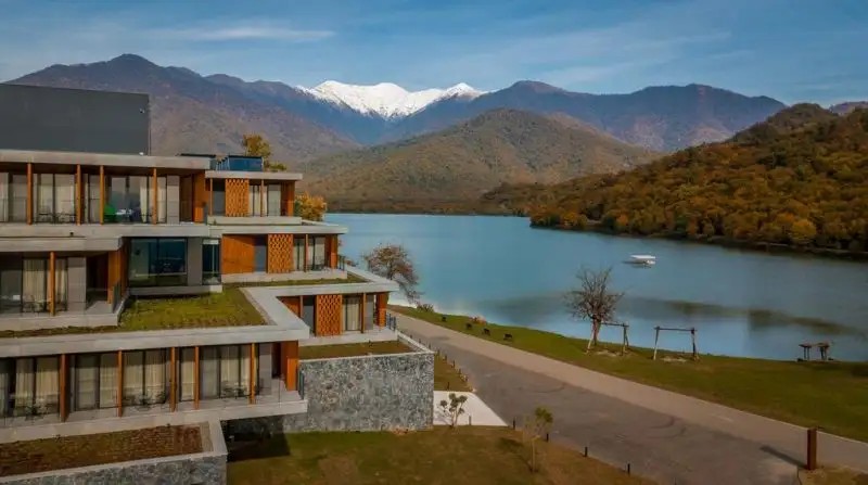 KVARELI LAKE RESORT