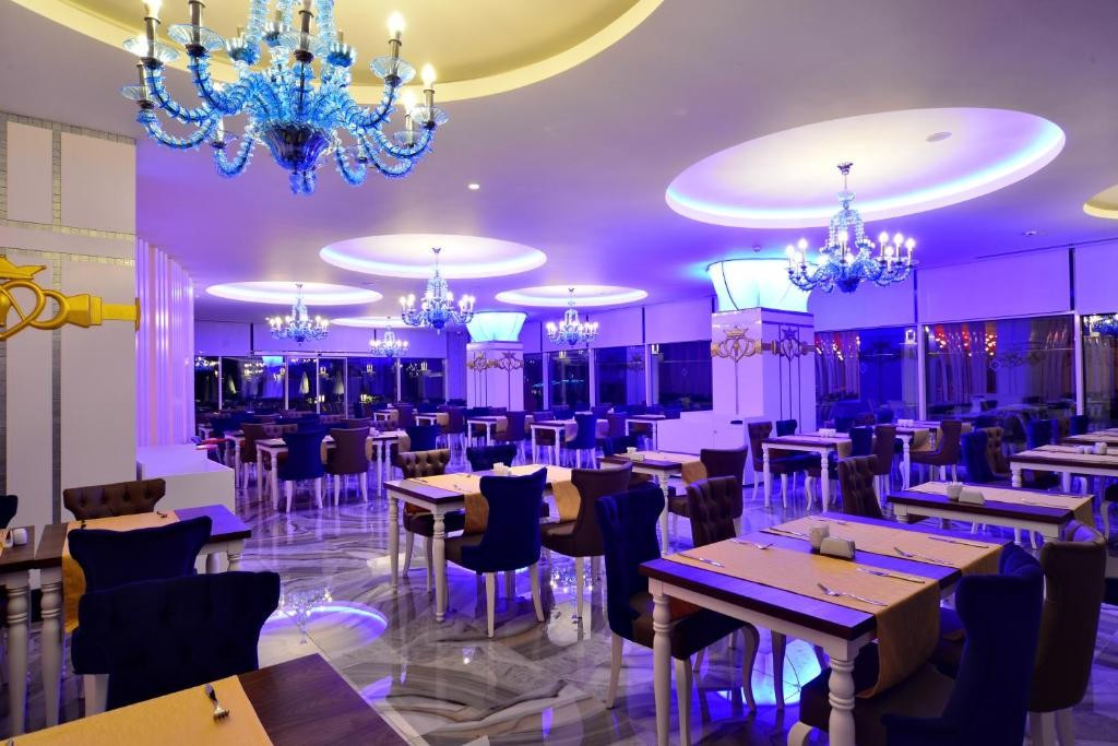 AZURA DELUXE RESORT & SPA