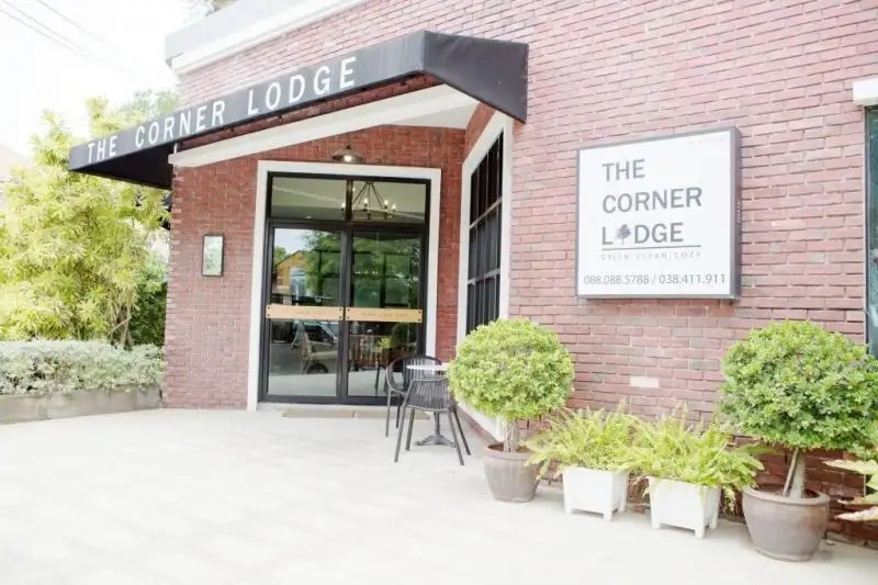 THE CORNER LODGE