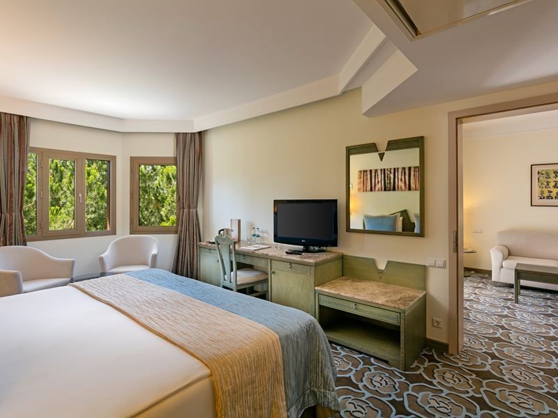 main building junior suite