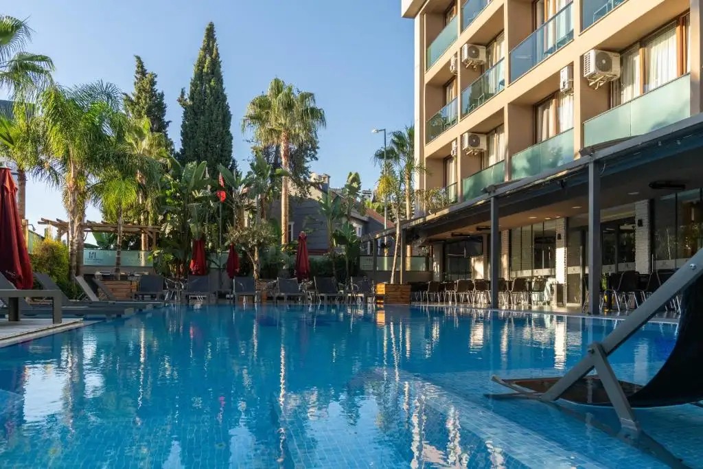 LAREN FAMILY HOTEL & SPA