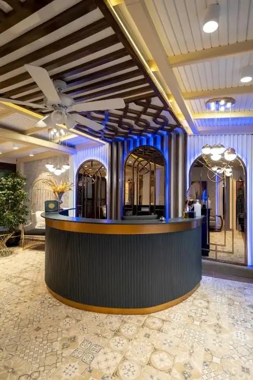 CASTLE HOTEL