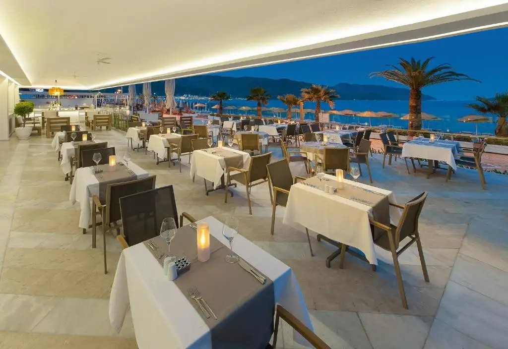 THE BEACHFRONT HOTEL ADULT ONLY 16+