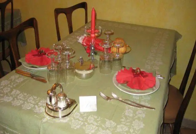 HOLIDAY DEBILI