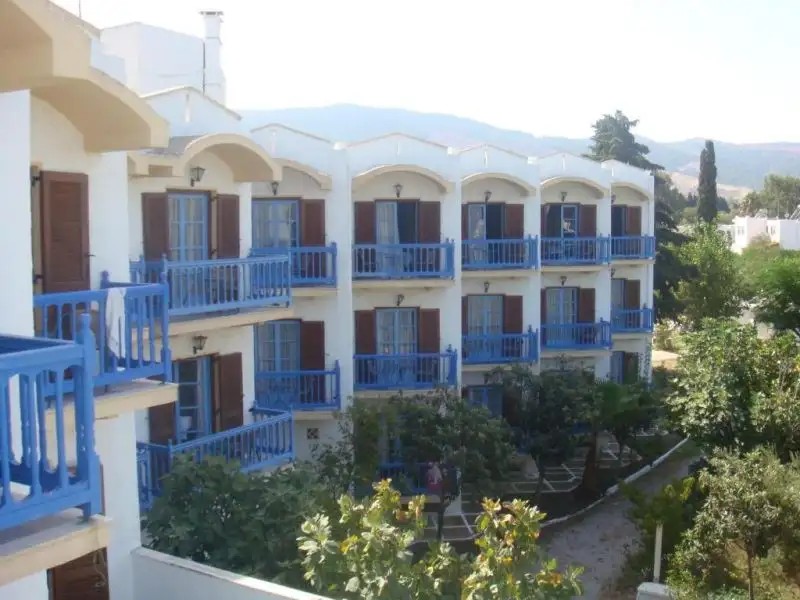 THEODOROU BEACH HOTEL APARTMENTS