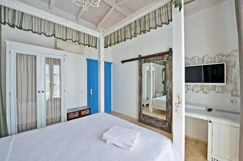 BAY C HOTEL