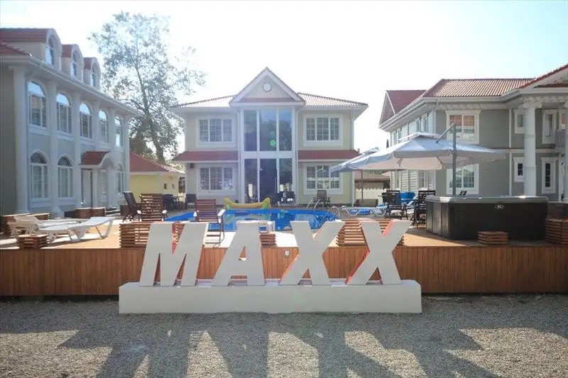 MAXX