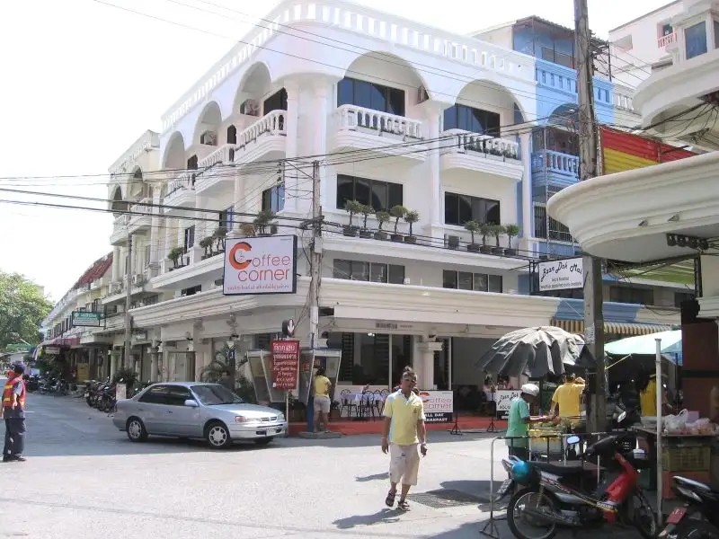 BAAN DOK MAI