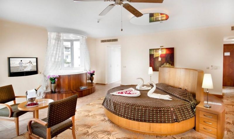 honeymoon deluxe suite