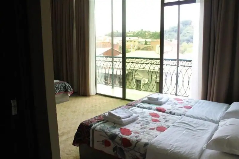 DISCOVERY HOTEL