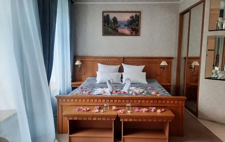 GOLDEN HOTEL (ГОЛДЕН ХОТЕЛ)