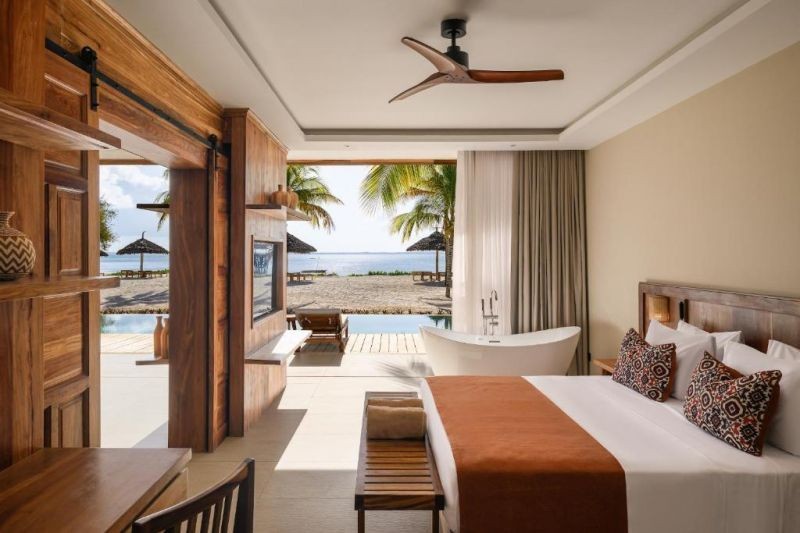 executive suite swim up ocean front