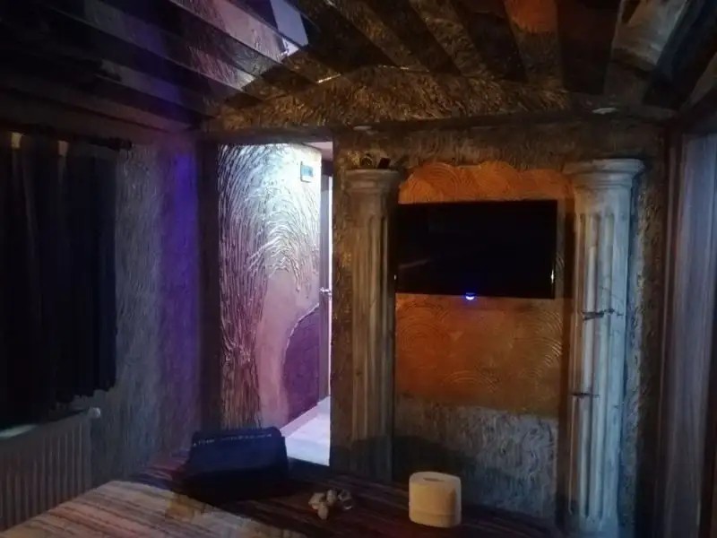 ENCELADUS HOTEL