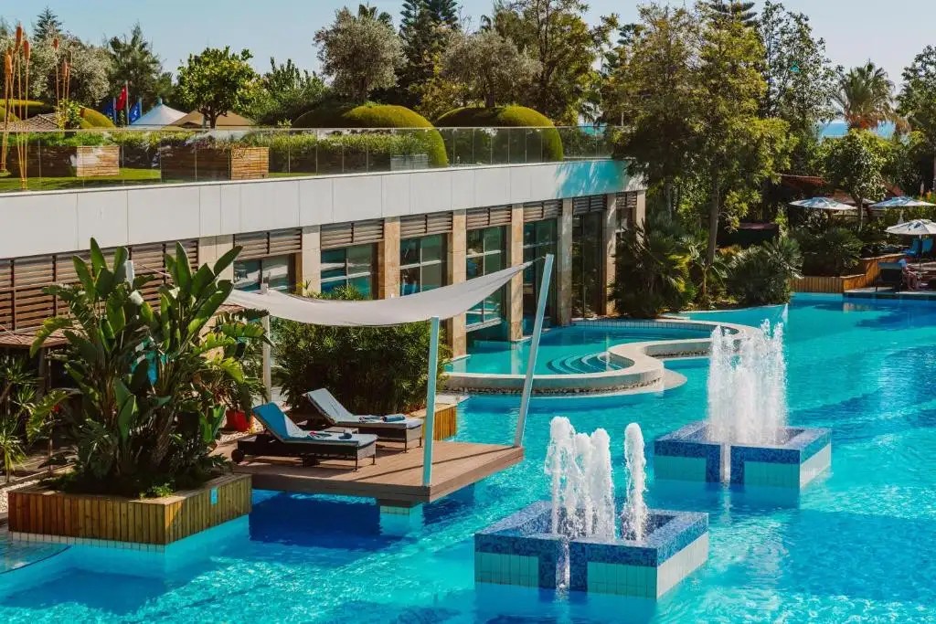 TUI BLUE SIDE ADULTS ONLY 16+
